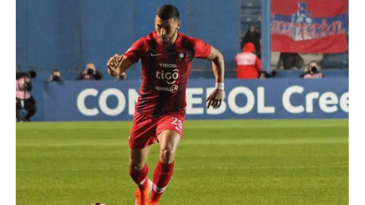Juan Escobar en un partido con Cerro Porteño.