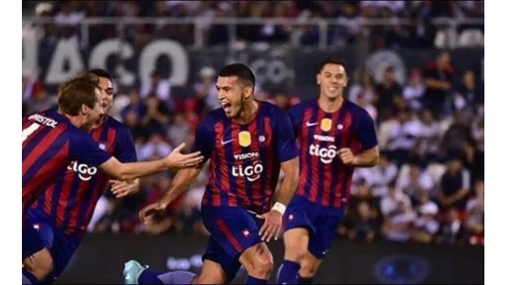 Juan Escobar en el partido de Cerro Porteño.
