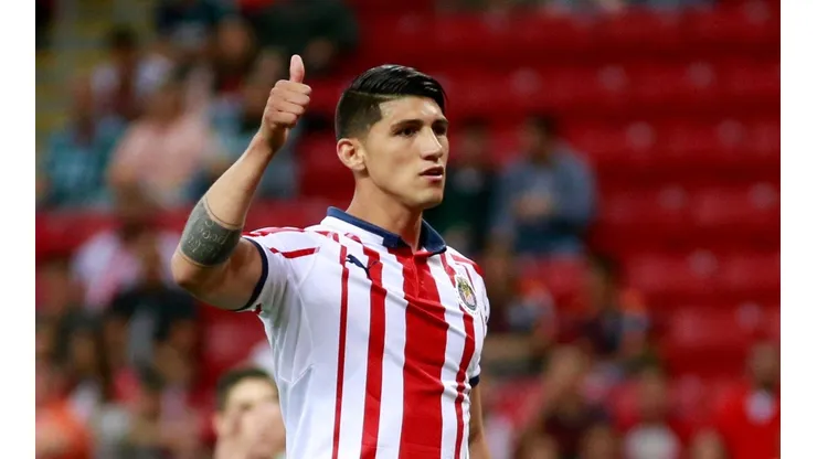 Alan Pulido confirma que no tiene ofertas de Cruz Azul y se queda en Chivas
