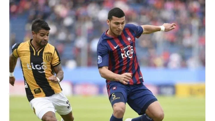 Juan Escobar en el partido de Cerro Porteño.