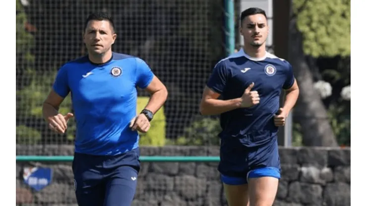 Stephen Eustáquio entrenando en Cruz Azul.