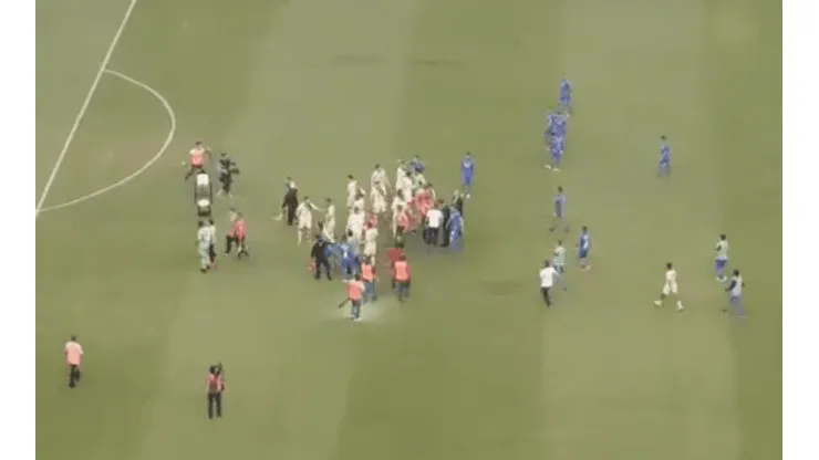 La pelea entre Guillermo Allison y Nicolás Castillo al final de Cruz Azul vs América