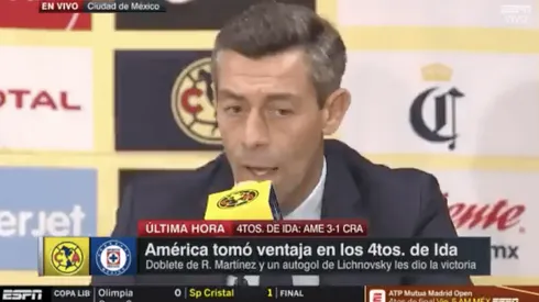 Pedro Caixinha en conferencia de prensa.