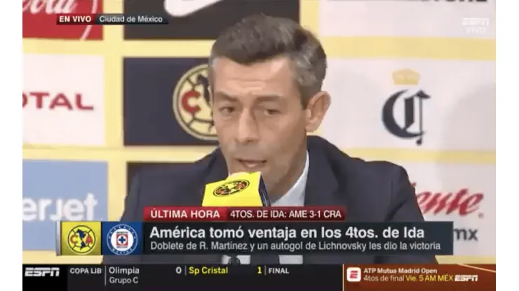 Pedro Caixinha en conferencia de prensa.