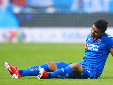 Preocupante: Orbelín Pineda abandonó el Azteca en ambulancia