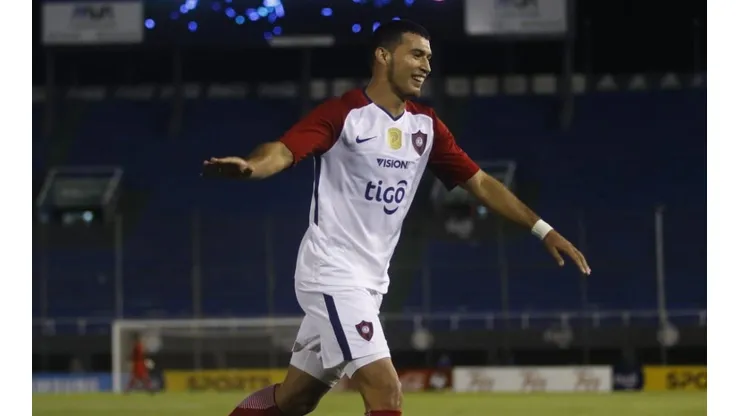 El polivalente zaguero guaraní tendría la predisposición para jugar en Cruz Azul