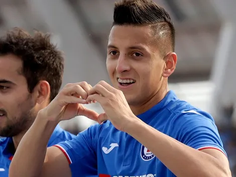 Roberto Alvarado se mostró muy emocionado por su primer doblete con Cruz Azul