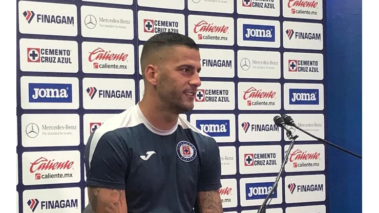 Méndez atendió a los medios hoy.