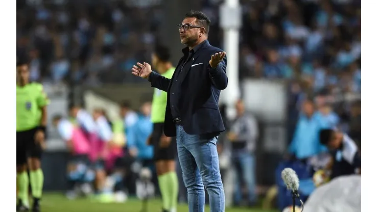 Antonio Mohamed en el partido frente a Racing Club.