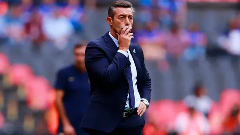 Caixinha dirigió la práctica luego de su operación de hernia.