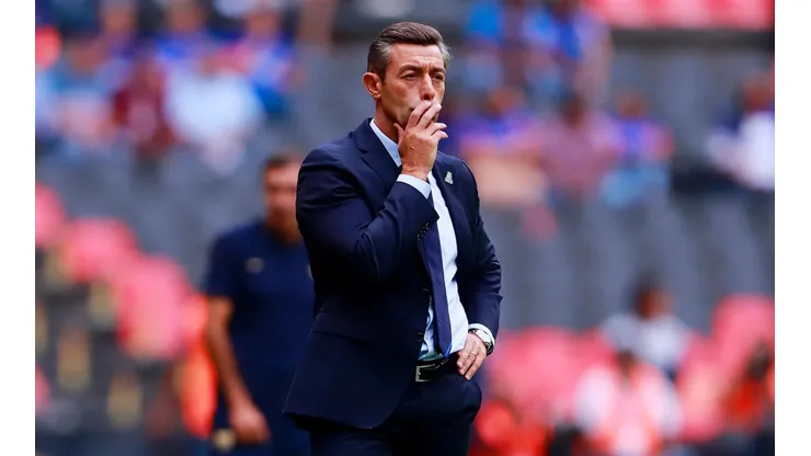 Caixinha dirigió la práctica luego de su operación de hernia.