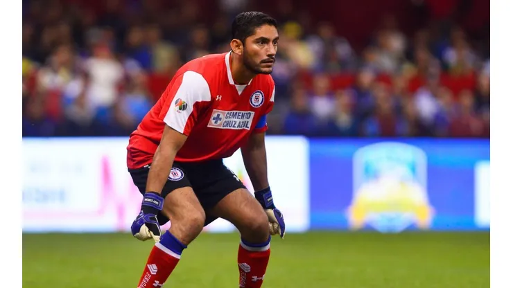 Corona lleva 10 años en Cruz Azul.