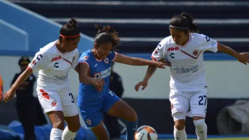 Cruz Azul enfrentando a Veracruz en la Femenil.
