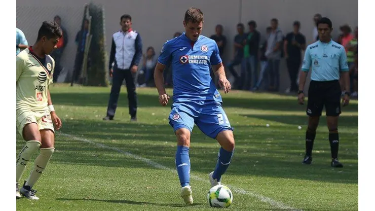 Santiago Giménez se lesionó este fin de semana.