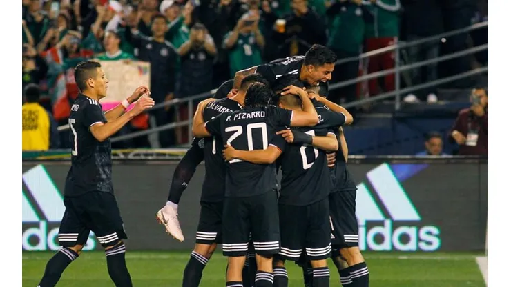 México celebrando el triunfo ante Chile.