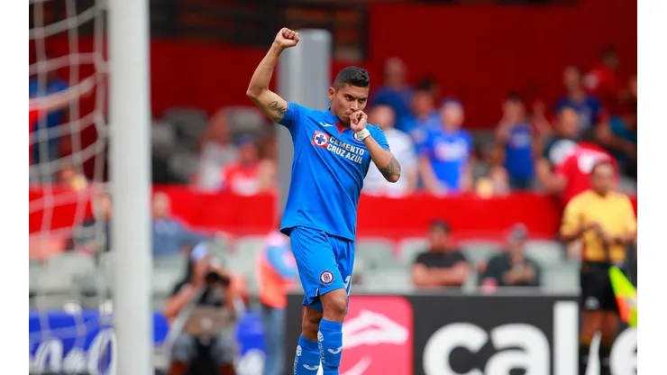 Pineda anotó el 1-0 parcial para Cruz Azul.