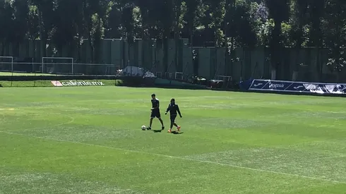 Silva y Hernández entrenan con balón.