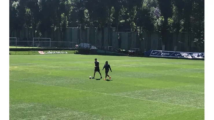 Silva y Hernández entrenan con balón.