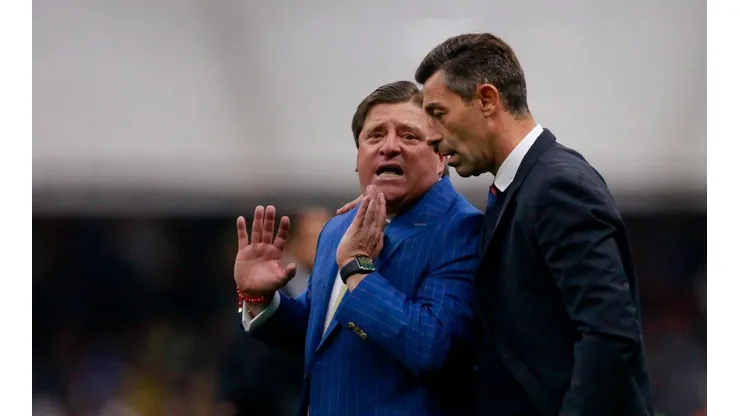 Pedro Caixinha y Miguel Herrera volverán a enfrentarse este domingo.