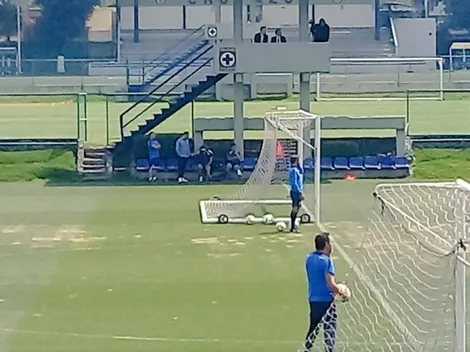 Alarma: Yoshimar Yotún terminó la práctica de Cruz Azul lesionado