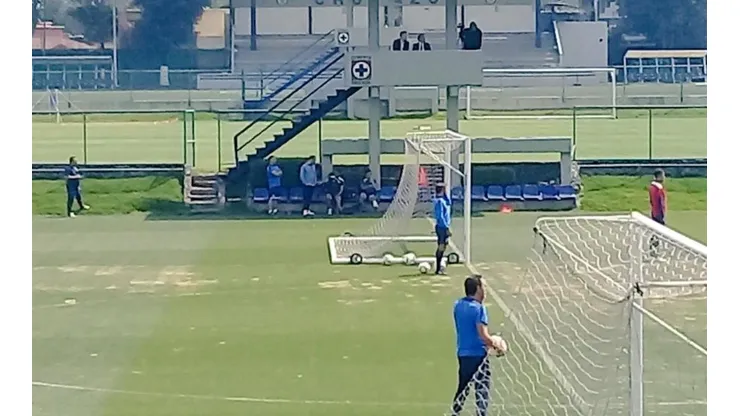 Yotún no terminó la práctica de Cruz Azul.