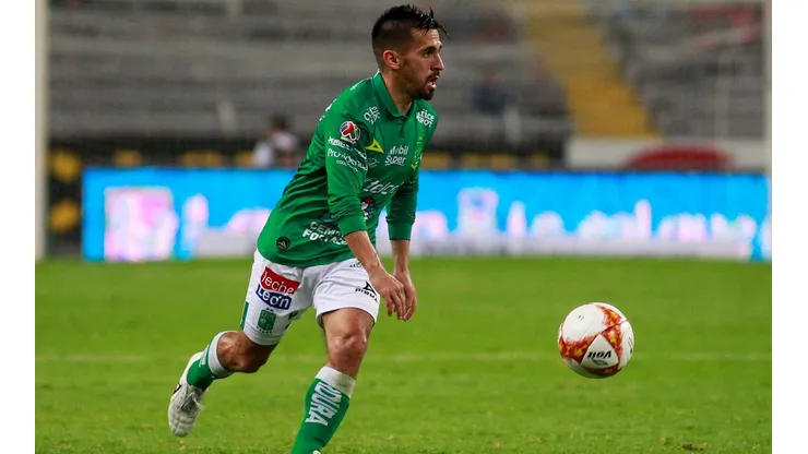 Navarro es titular en León.
