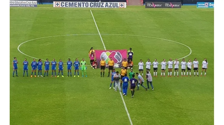 Cruz Azul Femenil enfrentando a Tijuana.
