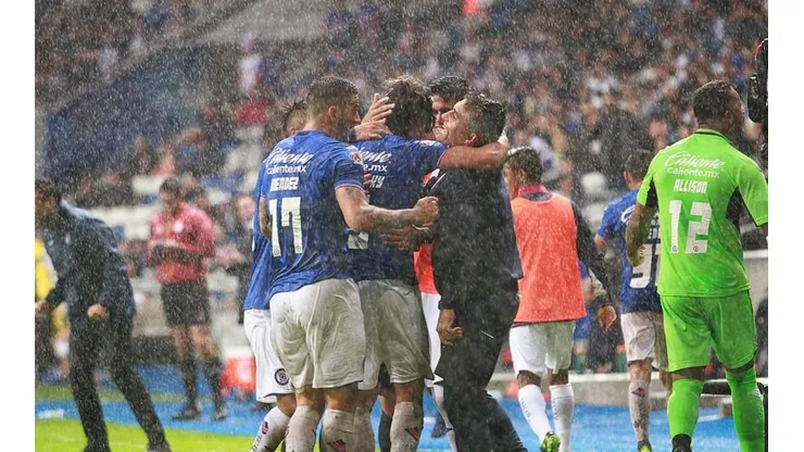 Cruz Azul celebrando el empate frente a Monterrey.