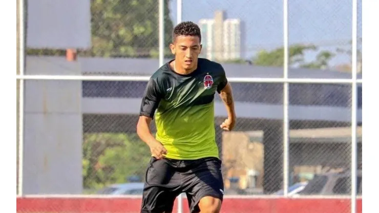 Ángel Orelién entrenador con su club en Panamá.