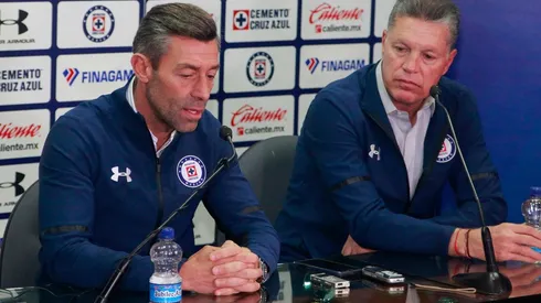 ¿Relación rota? Así se saludaron Peláez y Caixinha