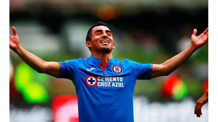 Rafael Baca celebrando su gol con Cruz Azul.