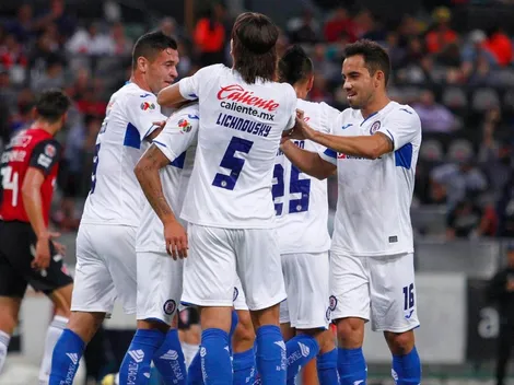 Los jugadores de Cruz Azul calientan el Clásico Hidalguense ante Pachuca