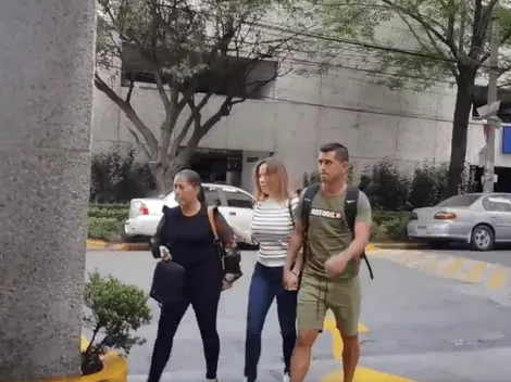 Elías Hernández llega en silencio al hospital para su cirugía