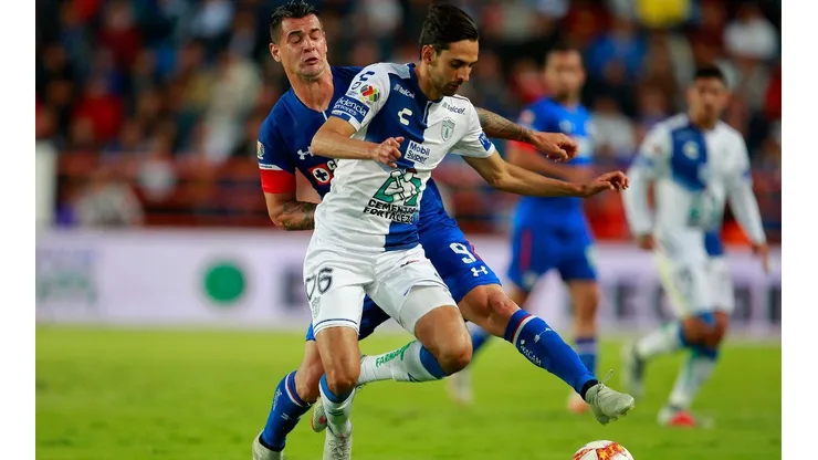 Cruz Azul recibe a Pachuca en el Estadio Azteca.