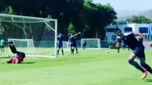 Josué Reyes anotó un golazo.