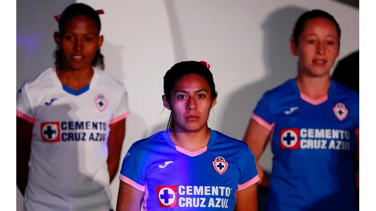 Integrantes del equipo femenil durante la presentación de la nueva playera. (Foto: Jam Media)