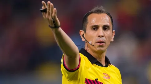 Luis Enrique Santander, el árbitro para el partido de Cruz Azul.