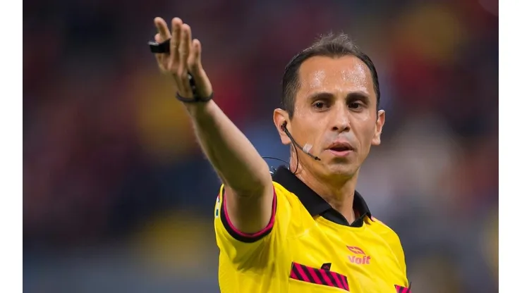 Luis Enrique Santander, el árbitro para el partido de Cruz Azul.