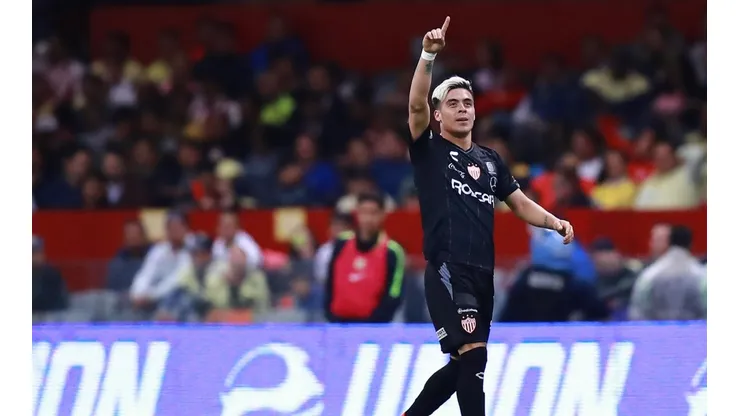 Brian Fernández anotó dos goles ante Necaxa.