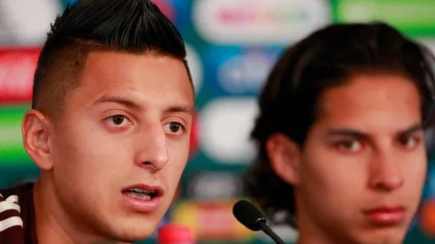 Roberto Alvarado con Diego Lainez en la Selección Mexicana.