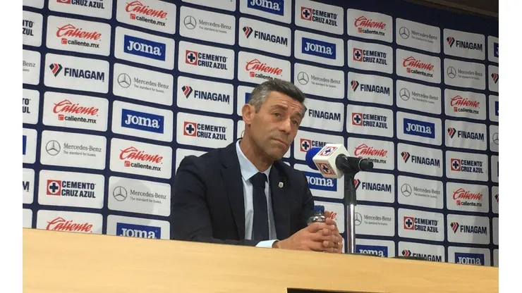 Caixinha atendió a los medios.