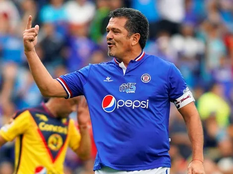 Lupe Castañeda pide a Carlos Hermosillo para ser directivo de Cruz Azul