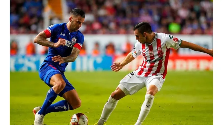 Cruz Azul enfrentando a Necaxa en Aguascalientes.