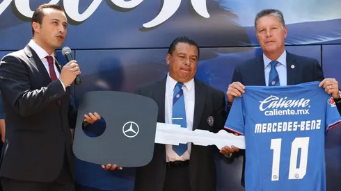 Cruz Azul presenta su nuevo camión de la mano de Mercedes-Benz