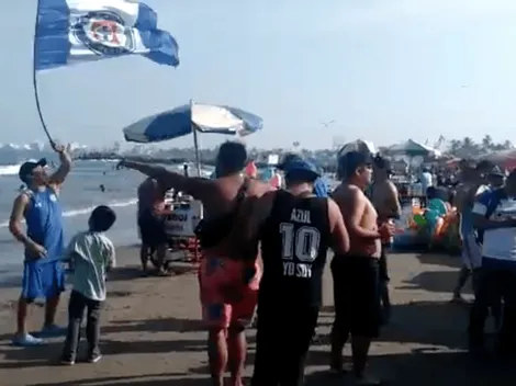 Afición de Cruz Azul disfruta en las playas de Veracruz antes del juego de esta noche