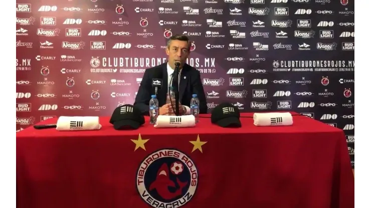 Pedro Caixinha atendió a la prensa.