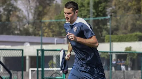 Santiago Giménez volvió a hacer fútbol.