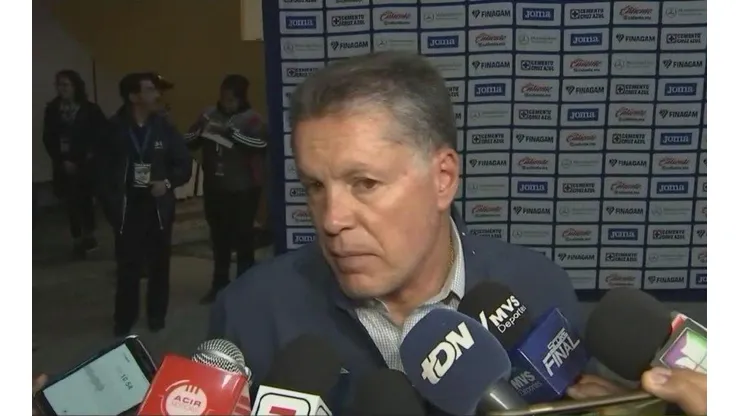 Ricardo Peláez habló con la prensa.