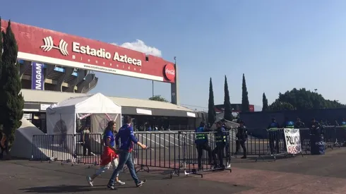 El Estadio Azteca tiene poca gente en sus inmediaciones.