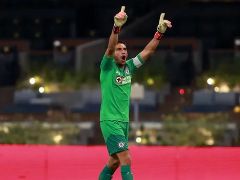 Las increíbles atajadas que tuvo Chuy Corona en Cruz Azul